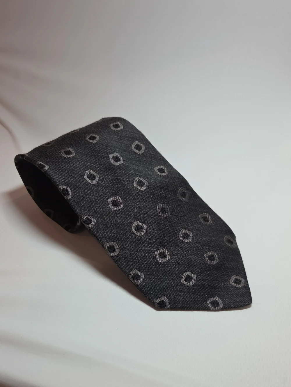 Giorgio Armani Men's Wool/Silk Blend  VTG Tie W/ Gray/Black Dot Pattern 3.5x56